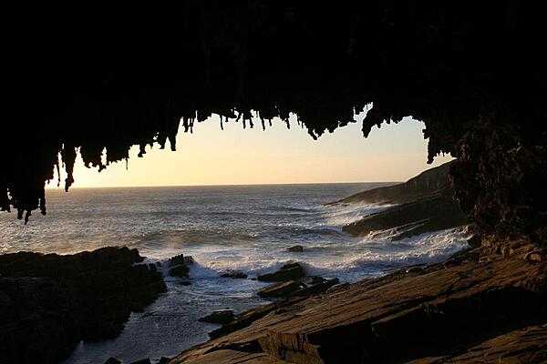 Admiral&apos;s Arch, a natural archway on Kangaroo Island, South Australia, was sculpted by weathering and erosion over thousands of years.