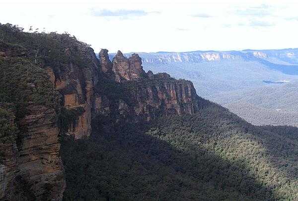 The Three Sisters sandstone rock formation in the Blue Mountains west of Sydney.