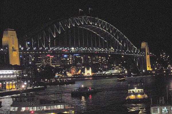 Night view of Sydney Harbor Bridge.