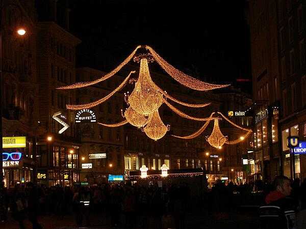 Lights on Vienna&apos;s Kaertnerstrasse, an elegant shopping street.