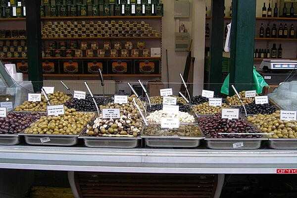 A diverse selection of olives at Vienna&apos;s eclectic Naschmarkt.
