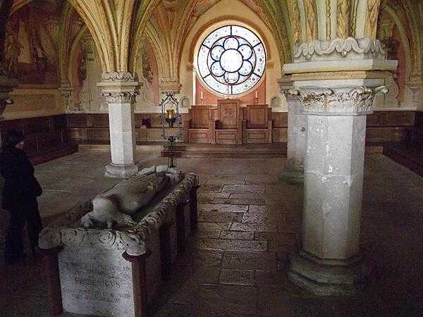The chapter house in the cloisters of Heiligenkreuz Abbey contains the remains of 13 members of the House of Babenberg (the rulers who preceded the Habsburgs), including those of Frederick II, the last of his line.