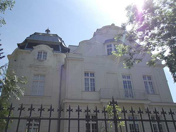 Residence in the western Heitzing district of Vienna. Parts of Heitzing are heavily populated urban areas with many residential buildings, but others contain large areas of the Vienna Woods, along with Schönbrunn Palace.