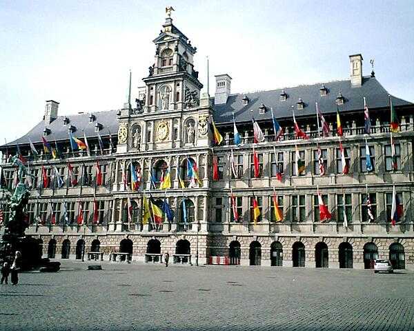 Antwerp&apos;s City Hall (Stadhuis) stands on the western side of the Grote Markt (Great Market Square). Built between 1561 and 1565, it displays both Flemish and Italian architectural influences.
