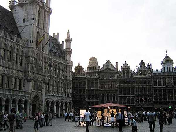 Evening view in the Grand Place/Grote Markt in Brussels; the Hotel de Ville/Stadhuis (City Hall) is on the left.