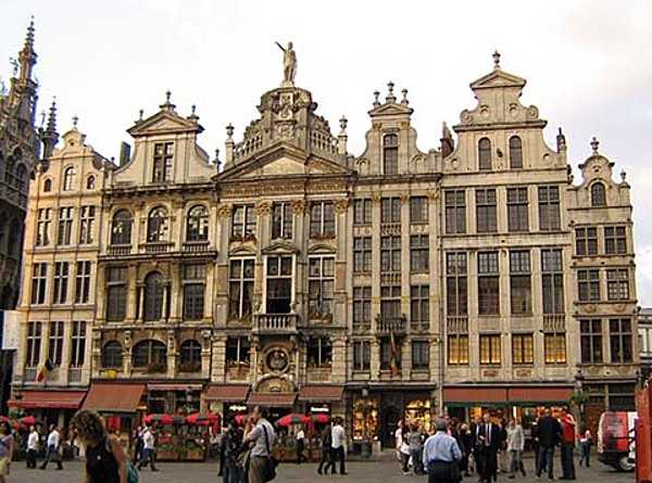 Six guild houses on the northeast side of the Grand Place/Grote Markt in Brussels. From right to left they are: Le Cerf, Joseph et Anne, L'Ange, La Chaloupe d'Or, Le Pigeon, and Le Marchand d'Or.