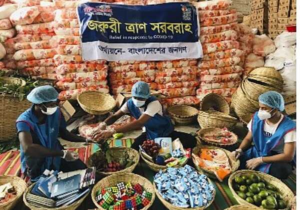 Street market in Dhaka. Bangladesh is a shopper’s delight, especially for those who enjoy bargaining for goods. The country has a rich craft-making tradition, including items fashioned from wood, bamboo, silver, gold, brass, conch shell, cane, silk, jute, cotton, and leather.