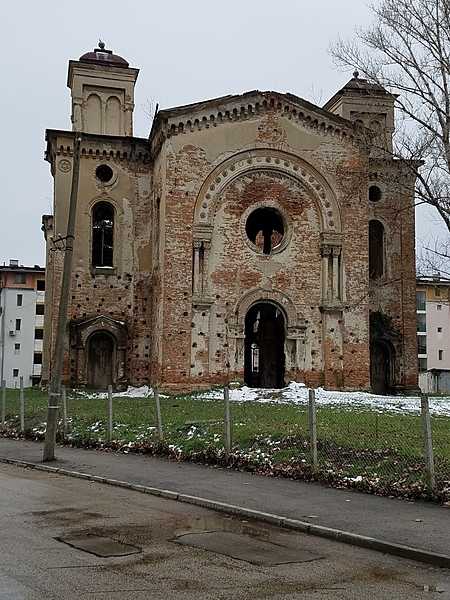 The Vidin Synagogue, completed in 1894, was the second largest synagogue in Bulgaria. Most of its congregation emigrated to Israel following World War II and the synagogue, in ruins following the war, was seized by the communist government in 1950.  Plans to restore the building started in the 1970’s with work beginning in 1983 and interrupted when the government collapsed in 1989.  In 2012, the Ministry of Culture announced plans to restore the building into a museum complex that includes a library, meeting hall, prayer spaces, and commemoration of the Holocaust, naming it after Vidin-born Jewish artist Jules Pascin.