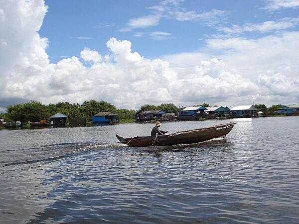 Much of the periphery of Tonle Sap is dotted with floating houses.
