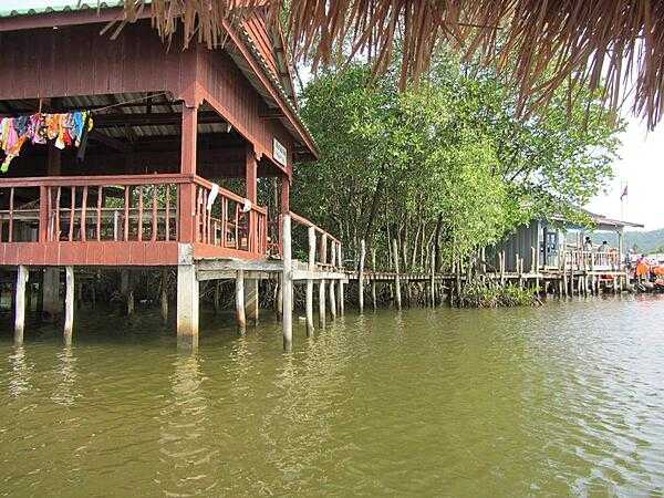 Boat house on the Prek Toeuk Sap River in Ream National Park about 18 km (11 mi) from Sihanoukville. The park, which covers approximately 15,000 ha (37,000 acres), was founded by King Norodom SIHANOUK in 1993. It contains about 150 species of birds and has a large monkey population.