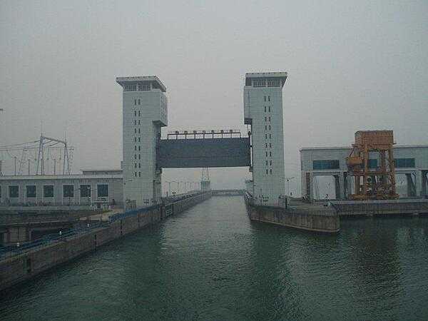 The Gezhouba Dam locks on the Yangtze River. Here the locks have been flooded.