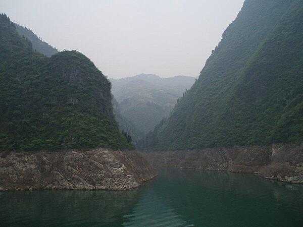 The Dragon Gate Gorge is one of the Three Lesser Gorges near Wushan on the Daning River, a tributary of the Yangtze River.