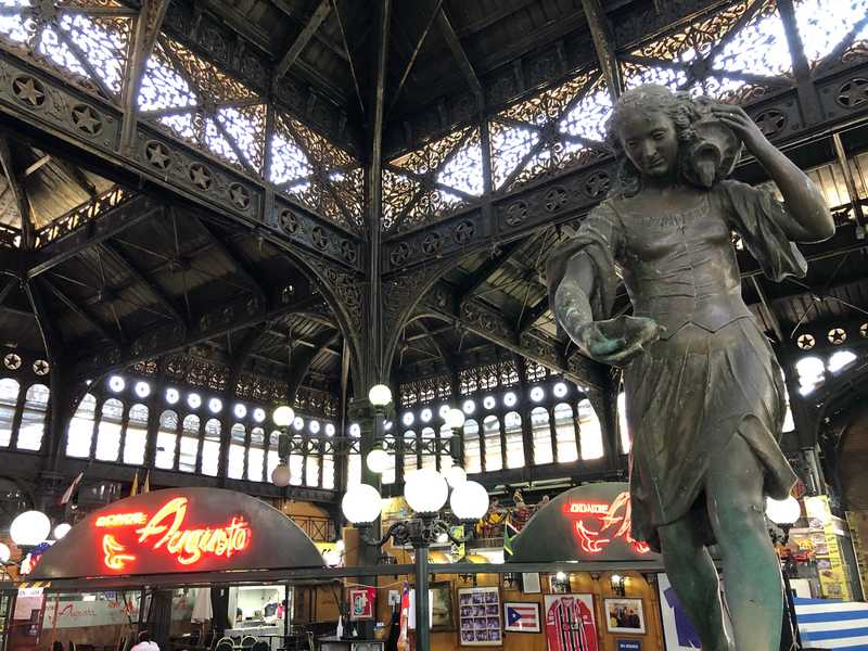 Finished in 1872, Mercado Central de Santiago (Santiago Central Market) has an ornate, cast iron infrastructure that is a mixture of Neoclassical and Renaissance architectural styles.  A statue of a woman carrying water is in the center of the market, which is known for its variety of fresh seafood.