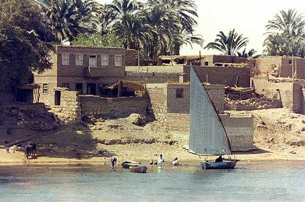 Houses along the Nile. Feluccas remain the most common form of transportation along the river.