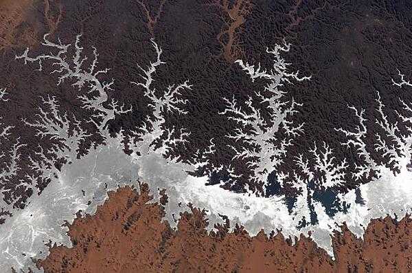 Intense sunglint turns the waters of Lake Nasser to silver. Image courtesy of NASA.