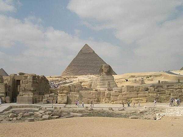 This photo shows a number of the ruins at Giza. To the left is the Valley Temple with a causeway stretching to the Pyramid of Khafre. The Great Sphinx lies before the Pyramid and the remains of the Temple of the Sphinx lie in front of the sphinx itself.