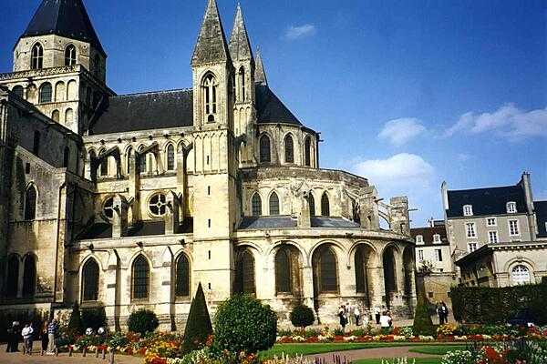 The Abbaye aux Hommes (Men&apos;s Abbey) is a Romanesque church dedicated to St. Etienne (St. Stephen) in Caen. Built by order of William the Conqueror, the former Benedictine abbey was completed in 1063.
