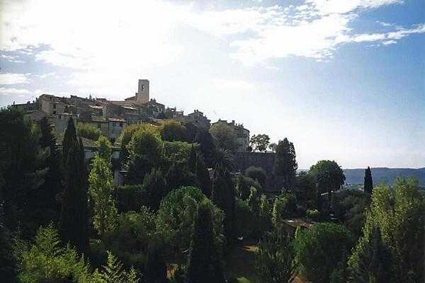 Approaching the fortified medieval town and artist&apos;s haven of Saint-Paul de Vence in Provence.