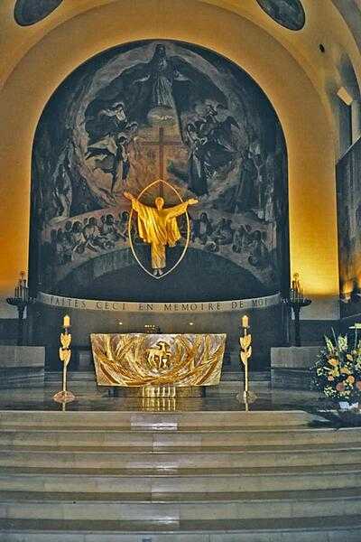 Altar in the church of Saint-Ferdinand-des-Ternes in Paris.