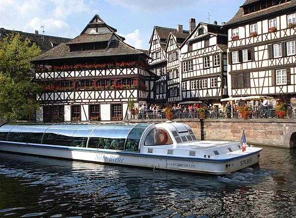 A sightseeing boat along the Ill River in Strasbourg.
