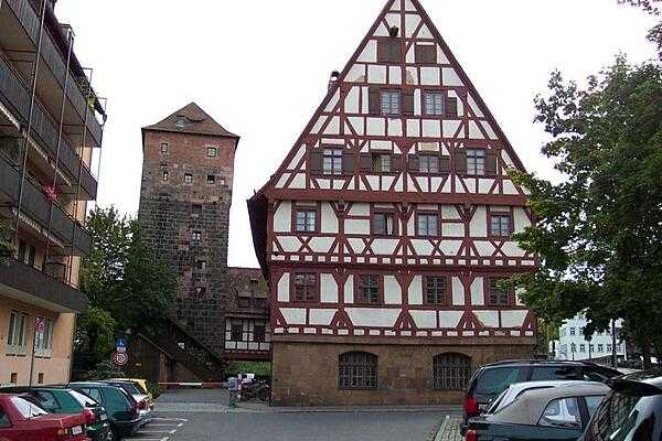 The half-timbered Weinstadel (former wine depot) is one of Nuremberg&apos;s most famous buildings. Built between 1533 and 1544, it originally served as a house for lepers, but today is a student dorm.
