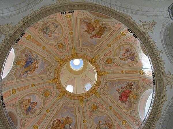The painted dome of the Frauenkirche in Dresden had to be completely reconstructed after the bombing in 1945.