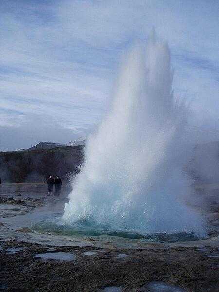 An eruption of the geyser Strokkur.