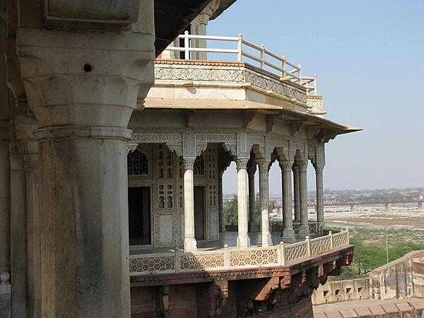 A pillared porch overlooking Agra Fort.