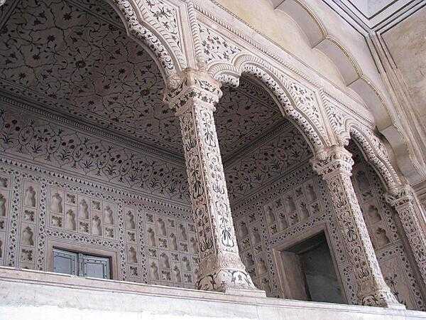 Elegant design work at Agra Fort.