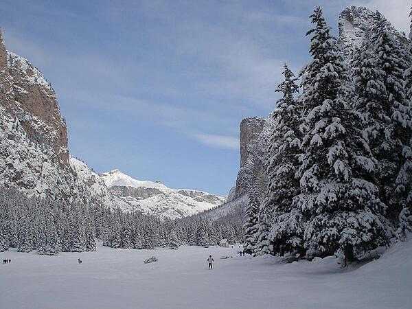 Cross-country skiing in Val Gardena. During the summer, tourists enjoy hiking in the area.