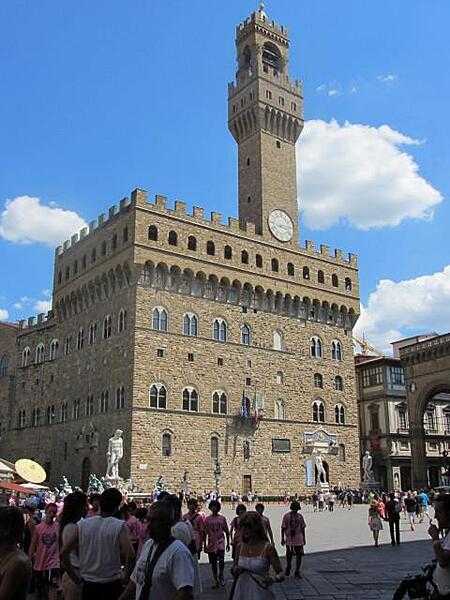 The Palazzo Vecchio (Old Palace), built between 1298 and 1314, is the traditional seat of the Florentine government. Its Torre d&apos;Arnolfo (Arnolfo Tower) is 94m (308 ft) high and is a symbol of the city. The building, which stands on the Piazza della Signoria, is fronted by several famous statutes.