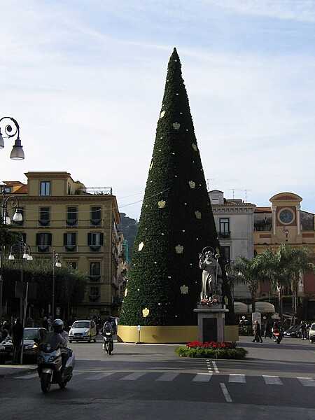 Christmas decorations in Piazza Tasso, Sorrento.