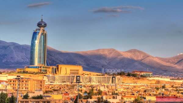 Sunset in Sulaymaniyah, a city in the eastern part of the Kurdistan Region of Iraq. The modern city was founded by a Kurdish prince in 1784 who named it after his father Sulaiman Pasha. Sulaymaniyah has over 1.5 million inhabitants and an economy based on agriculture and tourism.