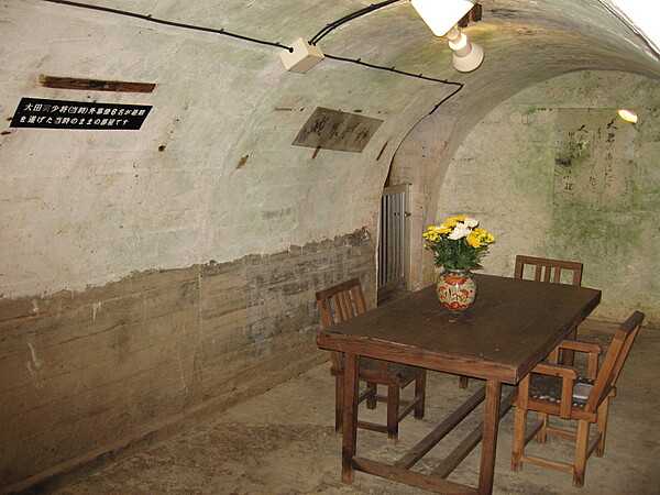 Commanding officer’s room in the Former Japanese Navy Underground Headquarters in Tomigusuku-city. On the surface of a wall of this room, the farewell poem of commanding officer Ota is still brightly visible: “Born as a man, nothing fulfills me more than to die under the banner of the Emperor.”