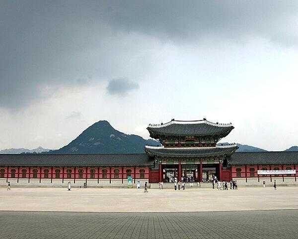 Gyeongbokgung royal palace in northern Seoul. First constructed in 1394, it was reconstructed in 1867.