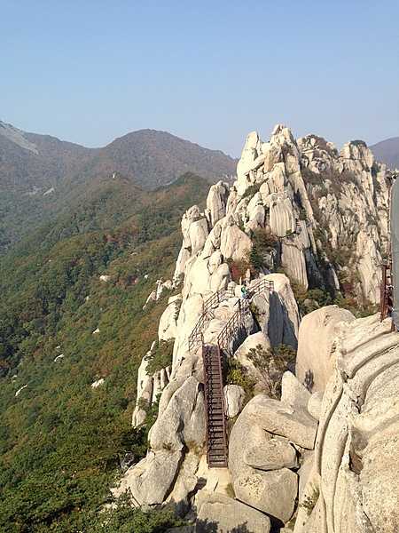 Including its main peak, Daecheongbong at 1,708 m (5,603 ft), Seoraksan National Park in South Korea has 30 imposing peaks spread across its territory. Some of the ridges of the Seorak Mountains have stairways provided to assist visitors and hikers, and to allow for spectacular views. Designated a UNESCO biosphere reserve in 1982, Seoraksan is also the first Korean national park named under the National Park Law in 1970.