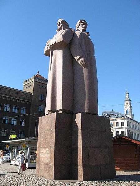 The Monument to the Red Riflemen, erected in Riga in 1970, honors the riflemen who aided the Bolsheviks during the Russian Revolution of 1917 and the subsequent Russian Civil War (1918-1920). It is one of the few Soviet-era symbols still remaining in Riga. Some residents feel it should be taken down, but others support its remaining since it honors Latvians who fought in World War I.