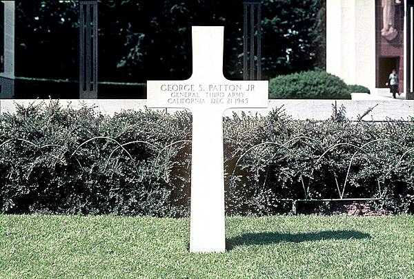 The grave of General George S. Patton at the head of his Third Army troops in the Luxembourg American Cemetery and Memorial in Hamm.