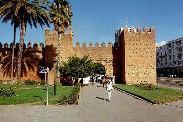 One of the walls of the medina (ancient city quarter) of Rabat. The Rabat medina dates back to the 17th century. It has a wide range of shops (pottery, leather, food), as well as parks, gardens, and broad boulevards.