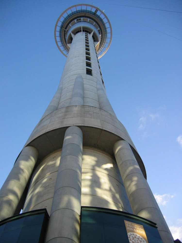 The 328 m (1,076 ft) observation and telecommunications Sky Tower in Auckland (North Island) is the tallest free-standing structure in the Southern Hemisphere.