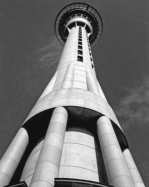 The 328 m (1,076 ft) observation and telecommunications Sky Tower in Auckland (North Island) is the tallest free-standing structure in the Southern Hemisphere.