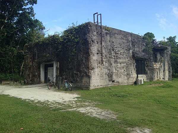 The Peleliu War Museum is housed in a former Japanese storage bunker that was used during the Battle of Peleliu (15 September 1944 – 27 November 1944) as command post. The bunker was heavily damaged from the outside by artillery shells fired from the sea. The collection consists of many relics found on the battlefield, such as weapons, helmets, and personal belongings.
