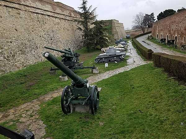 Along the walls of the Kalemegdan Fortress in Belgrade: shown are historic artillery pieces and models of armored vehicles.