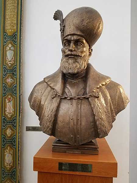 Bust of Mihai Viteazul (1558-1601), also known as Michael the Brave, in the Palace of the People. Mihai was a successful military leader, defeating the Turks on many occasions.  He was Prince of Wallachia (1593–1601), and briefly Prince of Moldavia (1600) and de facto ruler of Transylvania (1599–1600). Considered one of Romania's greatest national heroes, his short-lived unification of the three principalities is seen as a precursor to the complete unification of Romania that did not occur until the 20th century.