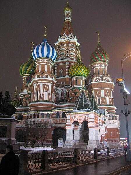 Saint Basil&apos;s Cathedral, Moscow in winter.