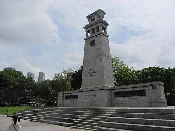 World War I Memorial in Singapore. The Cenotaph in Esplanade Park at Connaught Drive is a tribute to 124 British soldiers born or resident in Singapore who died fighting in WWI. The memorial was dedicated in March 1922. An extension was made in 1951 honoring unnamed soldiers who died in WWII.