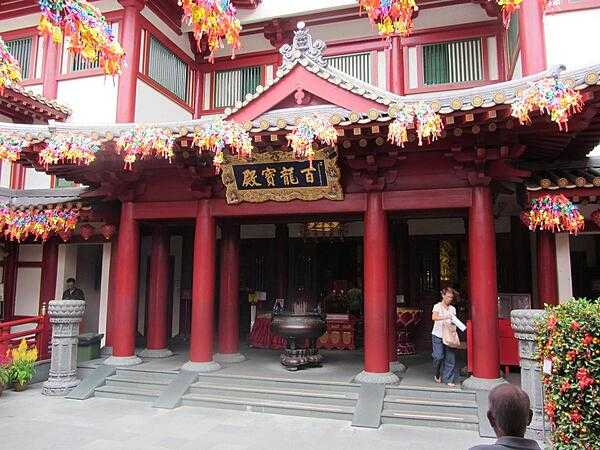 Entrance to the Buddha Tooth Relic Temple in Singapore in Chinatown. The four-story building displays Tang Dynasty architecture.