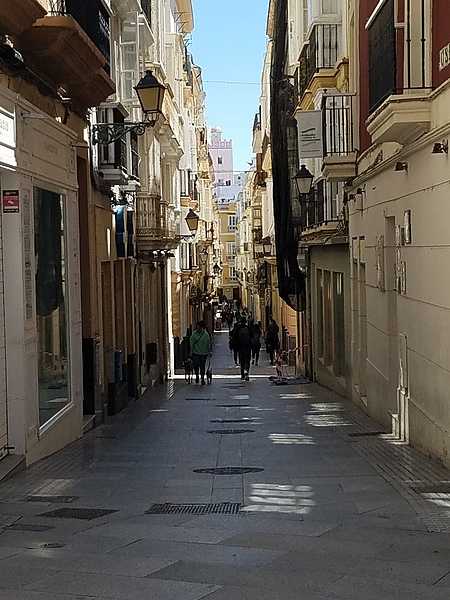 Narrow street in Cadiz.