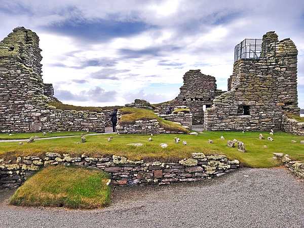This medieval farm house at Jarlshof, Shetland dates to about A.D. 1300 and is based on the earlier Norse longhouse.