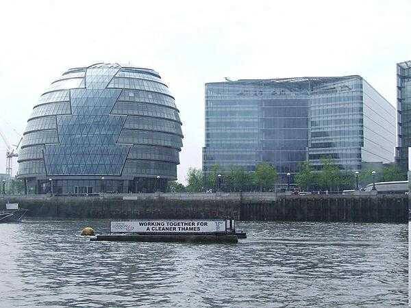 The uniquely shaped London City Hall (on the left) is home to the Greater London Authority, which consists of the Mayor of London and a 25-member London Assembly.